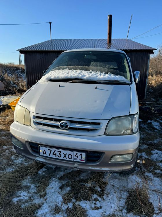 А/м   "Тойота ТАУН Эйс Ной", г.р.з. А 743 ХО 41rus, 1999 г.в.