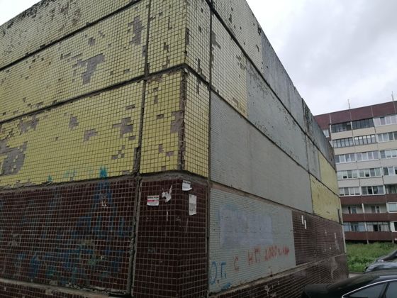 Муниципальное имущество (г. Псков, Рижский пр., д.83-б), в том числе: одноэтажное здание (наименование: "Здание теплоузла") с КН 60:27:0080206:3898, общей площадью 302 кв. м и  земельный участок  с КН 60:27:0080206:3916, площадью 644 кв. м.