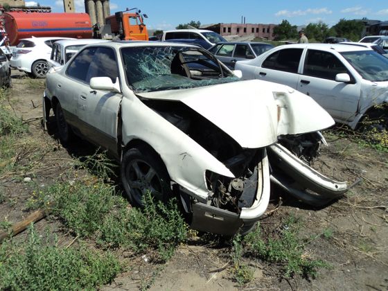 Транспортное средство марки «Toyota Vista» 1993 г.в., с государственным регистрационным номером B753ET17. (после ДТП, разбито лобовое стекло, повреждена передняя часть)