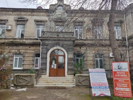 аренда нежилого помещения № 60, площадью 11,6 кв. м., расположенного на втором этаже нежилого здания (административный корпус) с кадастровым номером 90:19:010109:1443, по адресу: Российская Федерация, Республика Крым, городской округ Керчь, город Керчь, улица Козлова, здание 6 (объект культурного наследия регионального значения), начальной минимальной стоимостью  7 773 (семь тысяч семьсот семьдесят три) рубля 22 копейки арендной платы в месяц (без учета НДС), сроком на 11 (одиннадцать) месяцев