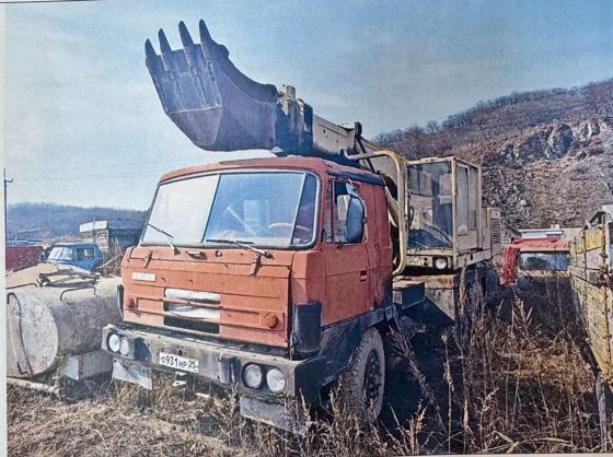 Движимое имущество: транспортное средство марка TATRA УДС, наименование: грузовой - самопогрузчик, ПТС – 25 BX 191263, идентификационный № - отсутствует, № двигателя (двигателей) - 87153, № шасси (рама) - 22051, № кузова (кабины, прицепа) - отсутствует, цвет кузова (кабины, прицепа) - оранжевый, год выпуска - 1990, регистрационный знак – О 931 НР