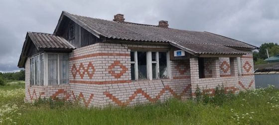 здание нежилое общей площадью 67,4 кв.метра, с кадастровым номером 53:02:0040401:172, расположенное по адресу: Новгородская обл., р-н Боровичский, с/с Железковское, д.Ануфриево, д.93а, с земельным участком общей площадью 375 кв.метров, с кадастровым номером 53:02:0040401:248, по адресу: Российская Федерация, Новгородская область, муниципальный район Боровичский, сельское поселение Железковское, деревня Ануфриево, земельный участок 93а