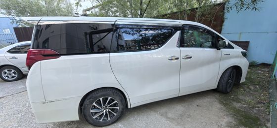 транспортное средство марки Toyota Alphard Hybrid