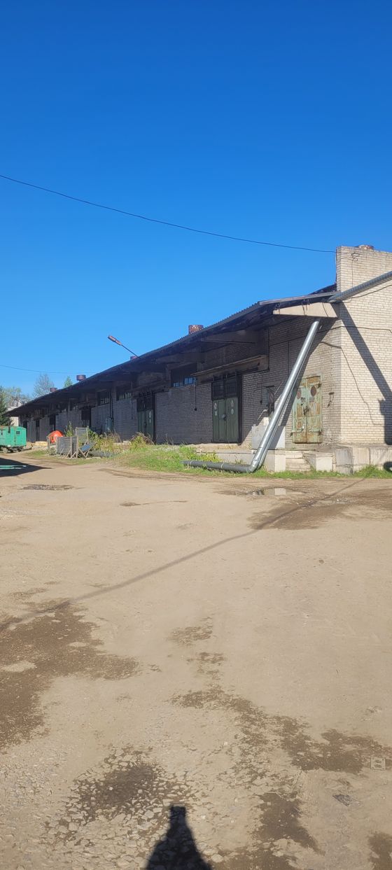 Нежилое здание склада общей площадью 1624,5 м2, расположенное по адресу: Россия, Красноярский край, г. Зеленогорск, ул. Майское шоссе, д. 19/1