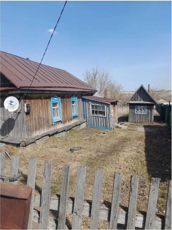 Жилой дом с земельным участком