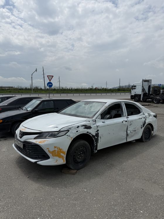 Кузов автомобиля TOYOTA CAMRY, 2020 г.выпуска, VIN XW7BZYHK00S112118, регистрационный знак Р111НО161, цвет белый, на колесах, но без двигателя, коробки передач, салона. Ключ зажигания и документы отсутствуют.