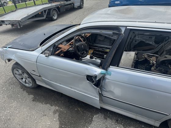 Легковой автомобиль модель «BMW» модель 523, регистрационный знак отсутствует, (VIN) – WBADR31070GT42430, 1998 г.в., Транспортное средство находится в неудовлетворительном, в разукомплектованном, нерабочем техническом состоянии. Документы и ключ зажигания отсутствуют