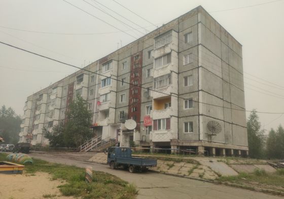 Жилое помещение 2-комн. квартира, лощадь 51,3 кв.м., кад.№ 28:26:000000:1034, 1 этаж, дрес: Амурская область, п. Юктали, ул. 70 лет Октября, д. 9, кв. 41. Собственник ООО "АнтрацитИнвестПроект".