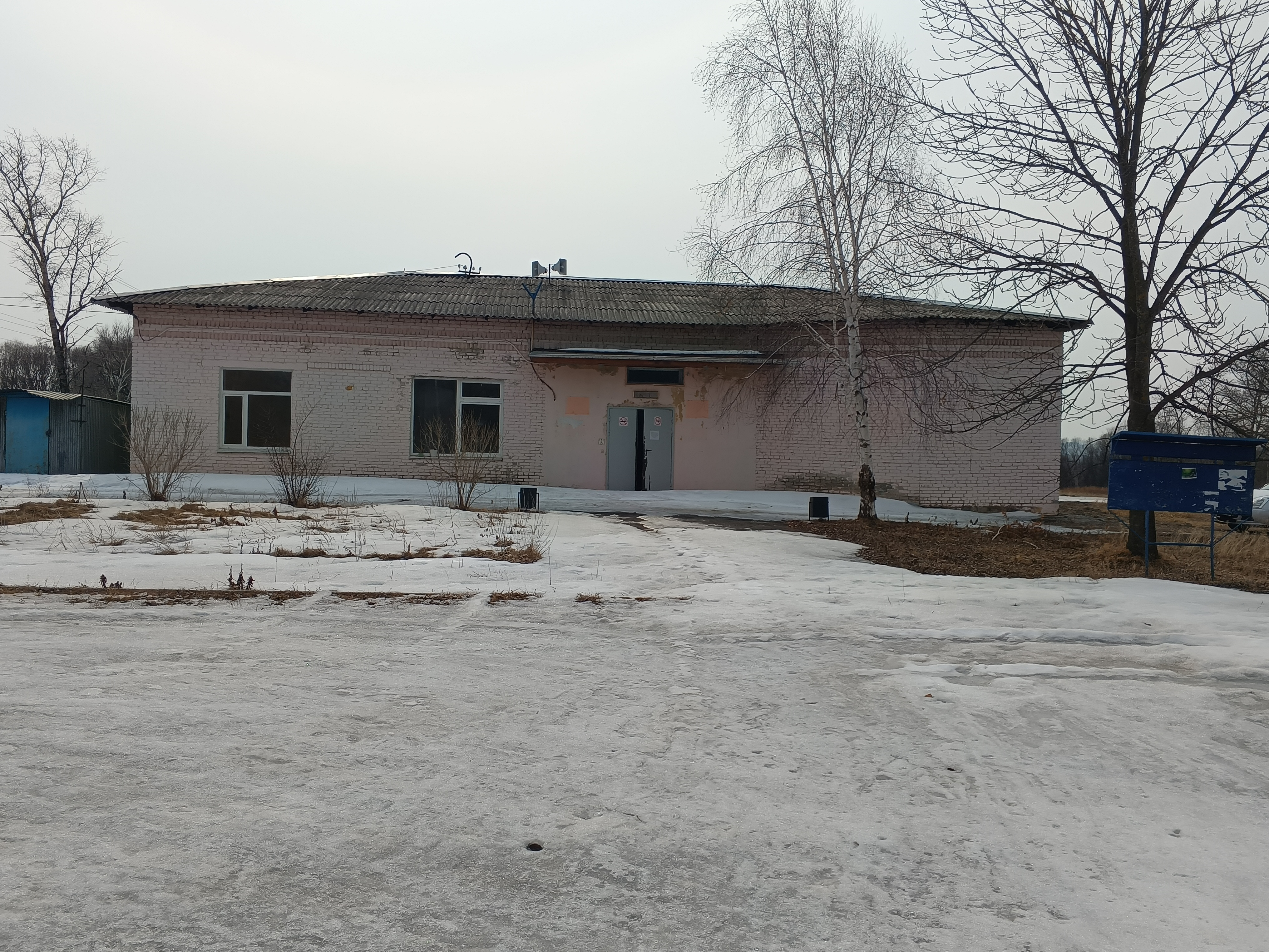 Нежилое здание с кадастровым номером 27:03:0010410:67, площадью 211,4 кв.м. вместе с земельным участком с кадастровым номером: 27:03:0010412:220, площадью 3631,0 кв.м.