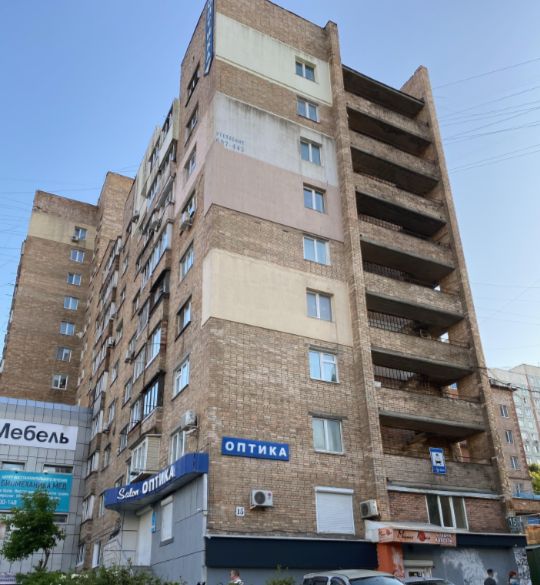 Жилое помещение, эт. 1, общ.пл. 36,5 кв.м., кад.№ 25:28:040009:1361, адрес: Приморский край, г. Владивосток, Народный проспект, д. 15 кв. 7, сведения о зарегистрированных лицах: Каракшева О.А., Каракшев С.В., задолженность по капремонту на 27.02.2026 - 18 702,31руб., пеня - 3 196,01руб., соб-к Каракшева О.А.