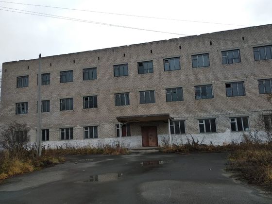Здание, назначение: нежилое, площадь 1150.4 кв.м., количество этажей 3, кадастровый номер 66:27:1101013:364, расположенное по адресу: Свердловская область, г. Тавда, улица Шоссейная, д. 40