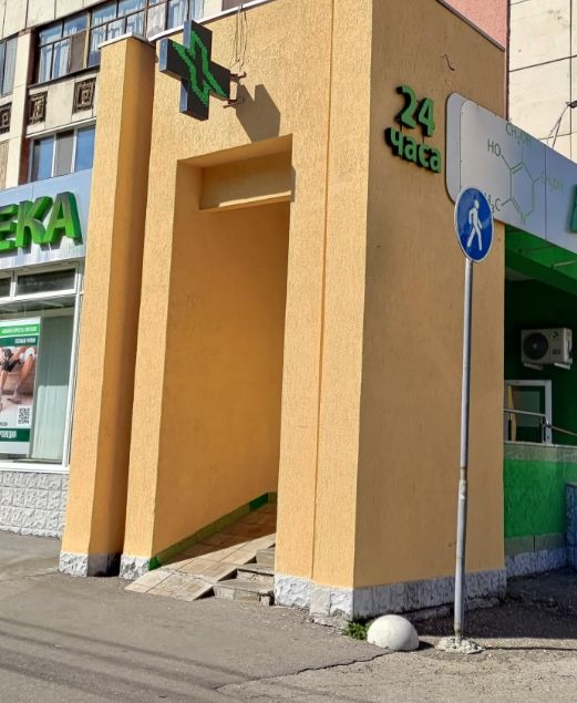 Встроенное нежилое помещение общей площадью 73,1 кв.м. .(номера помещений на поэтажном плане: 81-81г), кадастровый  номер 58:29:4004006:3118, расположенное на 1 этаже 9-ти этажного кирпичного жилого дома  по адресу: г. Пенза  ул. Кулакова, 1