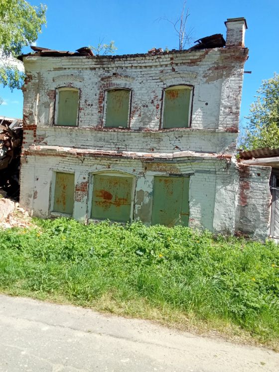 Имущественный комплекс: 1. Здание общей площадью 349,8 кв.м., кадастровый номер 76:06:100601:341; 2. Здание общей площадью 117,3 кв.м, кадастровый номер 76:06:100601:338;  3. Земельный участок, общей площадью 1 050 кв.м, кадастровый номер: 76:06:100601:336, расположенные по адресу: Ярославская область, р-н Любимский, с Закобякино, ул Кудрявцева, д. 1