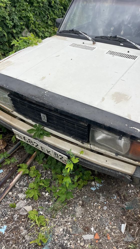 Автомобиль ВАЗ, год выпуска не установлен, г/н В682ЕК82, белого цвета, VIN: XTA2104330Р0371174.