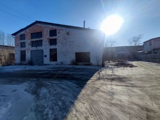Нежилое здание (производственный корпус), назначение: нежилое, 2 этаж (в т.ч. подземных 0), с кадастровым номером 75:32:010333:502, площадь 2466,7 кв.м (литер Д, 1-2 этажа, 1950 года ввода в эксплуатацию)  по адресу: Забайкальский край, г. Чита, ул. Генерала Белика 46, строение 5, расположенное на земельном участке, категория земель: земли населенных пунктов, виды разрешённого использования: для обслуживания и использования нежилых помещений для производственных целей,