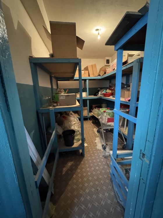 Нежилое помещение (подсобное), назначение: нежилое, 2 этаж, с кадастровым номером 75:32:040508:11290, площадь 12 кв. м, расположенное в пределах здания по адресу: Забайкальский край, г. Чита, ул. Проспект Фадеева, д.16