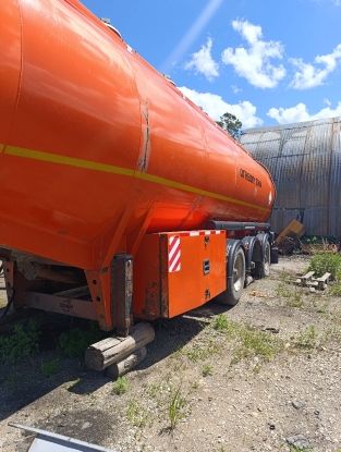 Полуприцеп цистерна BONUM; 914210; 2015 г.в., г/н СВ708161, цвет оранжевый, VIN: XJY914210F0000022, номер шасси (рамы): XJY914210F0000022. Имеются царапины и сколы
