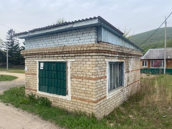 Земельный участок с кадастровым номером 25:07:050101:1428, РНФИ П11270001347, с расположенным на нем объектом недвижимого имущества:  - нежилое здание с кадастровым номером 25:07:050101:2202, РНФИ П12270004663, по адресу: местоположение установлено относительно ориентира, расположенного за пределами участка. Ориентир жилой дом. Участок находится примерно в 20 м, по направлению на восток от ориентира. Почтовый адрес ориентира: Приморский край, Лазовский р-н, с. Лазо, ул. Центральная, д. 89.