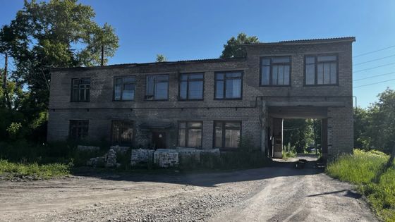 Имущественный комплекс: 4 помещения контрольно-пропускного здания, кадастровые номера 43:35:310101:382, 43:35:310101:377, 43:35:310101:372, 43:35:310101:369, с земельным участком, кадастровый номер 43:35:310101:725