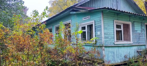 Комплекс объектов недвижимого имущества, расположенный по адресу: Новгородская обл., Чудовский р-н, Грузинское с/п, п. Краснофарфорный, ул. Октябрьская, д. 4б, в том числе: здание больницы площадью 186,6 кв.м., с кадастровым номером 53:20:0200101:213; здание прачечной площадью 57 кв.м., с кадастровым номером 53:20:0200101:513; здание гаража площадью 25,3 кв.м., с кадастровым номером 53:20:0200101:512