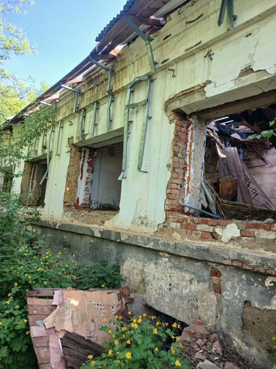 Нежилое здание, нежилое здание и земельный участок