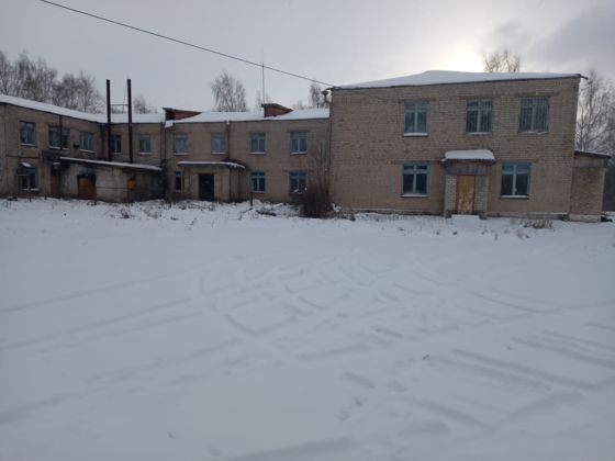 Нежилое здание, общей площадью 1932,1 кв.м., кадастровый номер 52:45:0031201:235, и земельный участок, общей площадью 3517,0  кв.м., кадастровый номер 52:45:0031203:599, занятый этим нежилым зданием, расположенные по адресу: Нижегородская область, Сергачский район,  с.Воскресенское, ул.Советская,  д.21