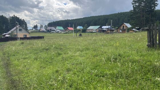 Земельный участок с кадастровым номером 02:62:010307:247, категория земель – земли населенных пунктов, площадью 1279 кв. м, местоположение: Российская Федерация, Республика Башкортостан, м.р-н Белорецкий, г.п. город Белорецк, г. Белорецк, пер. Суворова 1-й, з/у 2, вид разрешенного использования – для индивидуального жилищного строительства. Вид права собственность.
