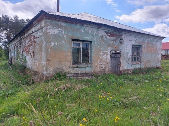 Лот №1 - Нежилое здание с земельным участком по адресу: Восход, ул. Школьная, д. 5