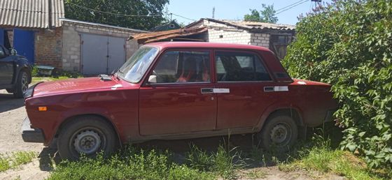 Автомобиль ВАЗ 2107, год выпуска не установлен, г/н У915АХ181, VIN: XTA21070072507337, в кузове красного цвета.