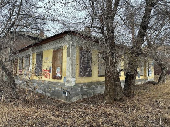 здание, назначение: нежилое, количество этажей: 2, в том числе подземных 1, площадь 465,4 кв. м, кадастровый номер: 56:44:0230010:46, адрес: г. Оренбург,  пер. Ивановский, д. 12; земельный участок, категория земель: земли населенных пунктов, виды разрешенного использования: деловое управление,  площадь: 805 +/- 10 кв. м, кадастровый номер: 56:44:0230010:25
