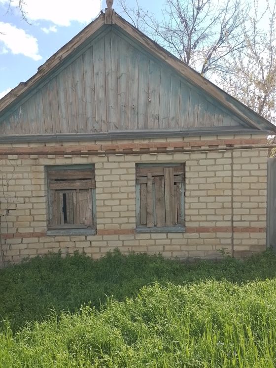 Здание, местоположение Ставропольский край, Александровский район, с. Александровское, ул. Калинина, 101, кадастровый номер: 26:18:060235:90, назначение – нежилое, площадь 38,4 кв.м. Земельный участок, местоположение Ставропольский край, Александровский район, с. Александровское, ул. Калинина, 101, кадастровый номер: 26:18:060235:88, площадь 418 кв.м., категория земель: земли населенных пунктов, вид разрешенного использования: для ведения личного подсобного хозяйства