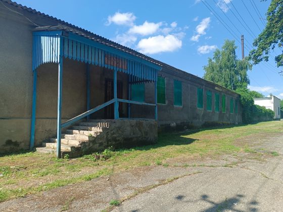Здание, местоположение: Ставропольский край, Александровский район,           с. Александровское, ул. Комсомольская, 103 А, кадастровый номер: 26:18:060425:171, назначение – нежилое, площадь: 382,9 кв. м. Земельный участок, местоположение: Ставропольский край, Александровский район, с. Александровское, ул. Комсомольская, 103 А, кадастровый номер: 26:18:060425:571, площадь: 803 кв. м., категория земель: земли населённых пунктов, разрешенное использование: для размещения котельной бани