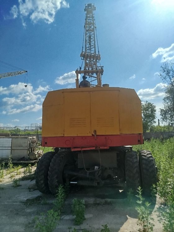 Кран самоходный КС-4361А, 1992 года выпуска, цвет - желтый, государственный номер 1564КЕ46, заводской номер машины (рамы) 22100, номер двигателя 62970 (имущество обременено: арест, запрет на совершение регистрационных действий). Должник – ООО Финансово - строительная компания «Перспектива».