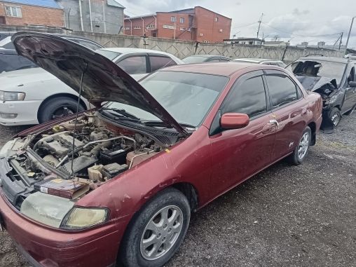 Автомобиль марки   MAZDA FAMILIA  г/н В319ВТ27,1986 г.в., № кузова BHA6R302328.красного цвета, имеются повреждения переднего бампера, вмятина на капоте.