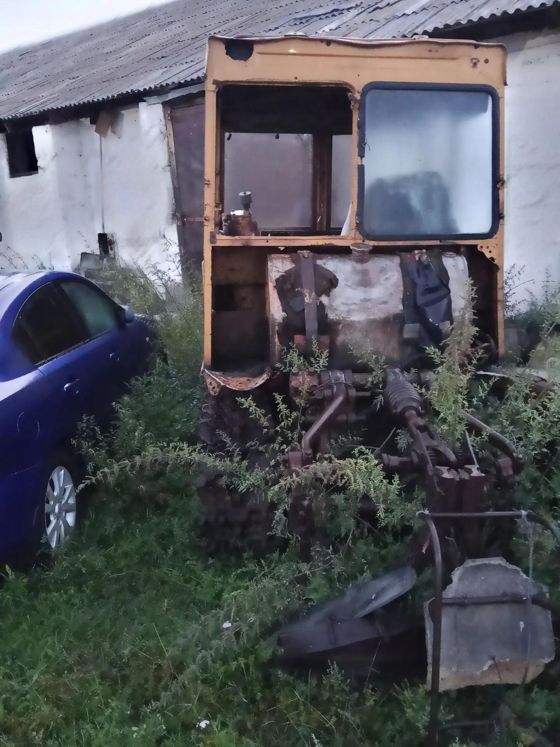 Трактора, 3 шт. и прицепы 2 шт.