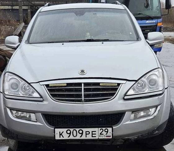 Транспортное средство Ssang Yong Kyron II, 2012 года выпуска, цвет - серебристый, VIN Z8US0A1KSC0025945, государственный номер К909РЕ29. Состояние ТС: коррозия по всему кузову, есть повреждения и вмятины
