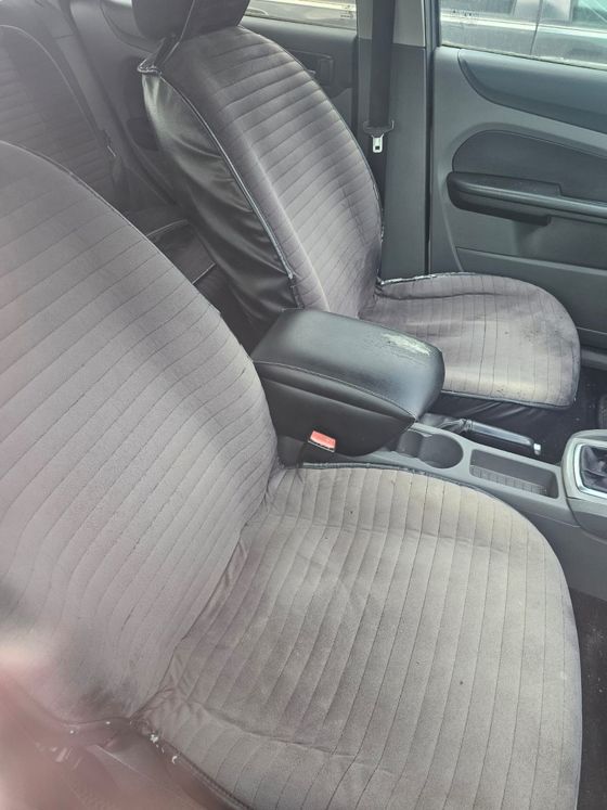 Автомобиль Ford Focus г/н А137ХЕ123, цвет белый, 2008 г.в. Документы отсутствуют.