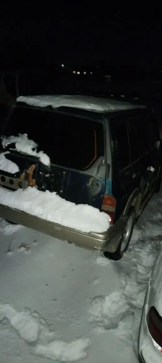 Автомобиль Suzuki Escudo г/н Р198УТ27, № кузова TD11W111399, № двигателя 122708,цвет кузова зеленый - серый