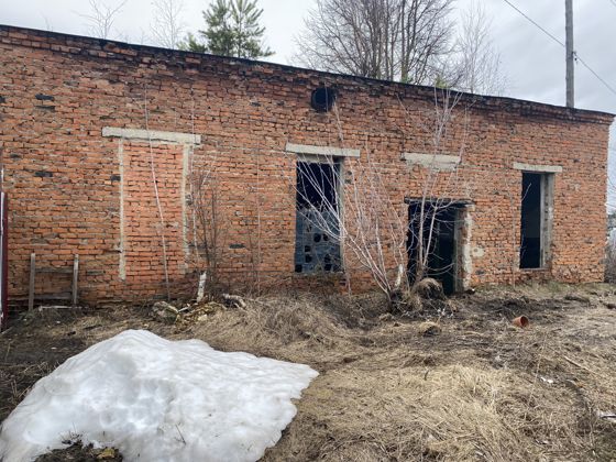 здание, назначение: нежилое, 1 этаж, общей площадью 65,1 кв.м, К№ 62:04:0010102:1337, расположенное по адресу: Рязанская область, р-н Касимовский, р.п. Гусь-Железный, ул. Сосновая, д. 24, с одновременным отчуждением земельного участка, площадью 200 кв.м,    К№ 62:04:0010102:1543, разрешенное использование: для ведения личного подсобного хозяйства, отдельно стоящие гаражи или открытые автостоянки: 2 машино-места на индивидуальный участок, категория земель: земли населенных пунктов, расположенного