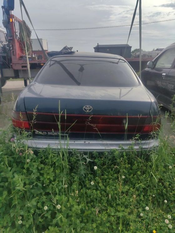 Автомобиль марки “Тойота Карина ” без государственных номеров.