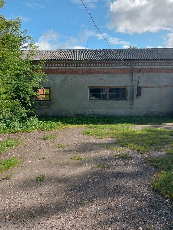 Земельный участок с кадастровым номером 72:05:1001005:8 и расположенное на нем нежилое здание - гараж площадью 64.6 кв.м.,  с кадастровым номером 72:05:1001005:705, по адресу: Тюменская область, Вагайский р-н, с.Вагай, ул.Ленина, 19, строение 1