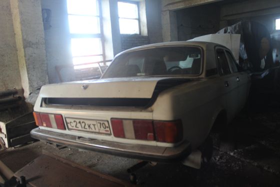 Автомобиль ГАЗ-3102, легковой, 2003 года выпуска.