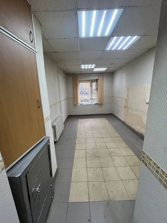 нежилое помещение площадью 50 кв.м, являющееся частью нежилого помещения площадью 78,8 кв.м с кадастровым номером 43:40:000411:2325 по адресу: Кировская обл., г.о. город Киров, г. Киров, ул. Сурикова, д. 42/1, помещ. 1004.