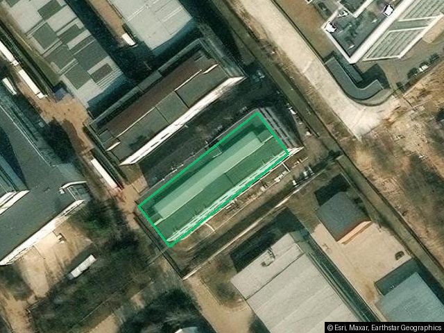 Находится в залоге ПАО АКБ «МЕТАЛЛИНВЕСТБАНК». Лот №1: Нежилое здание, площадью 5576,4 кв.м., назначение: склад инвентаря и бумаги, кадастровый номер: 50:11:0020303:724, расположенное по адресу: Московская область, г. Красногорск, ул. Речная, д. 10, инв. № 00000916. Земельный участок, площадью 5690 кв.м., категория земель: земли населенных пунктов, виды разрешенного использования: для производственной деятельности, кадастровый номер: 50:11:0010104:489, расположенный по адресу: Московская область