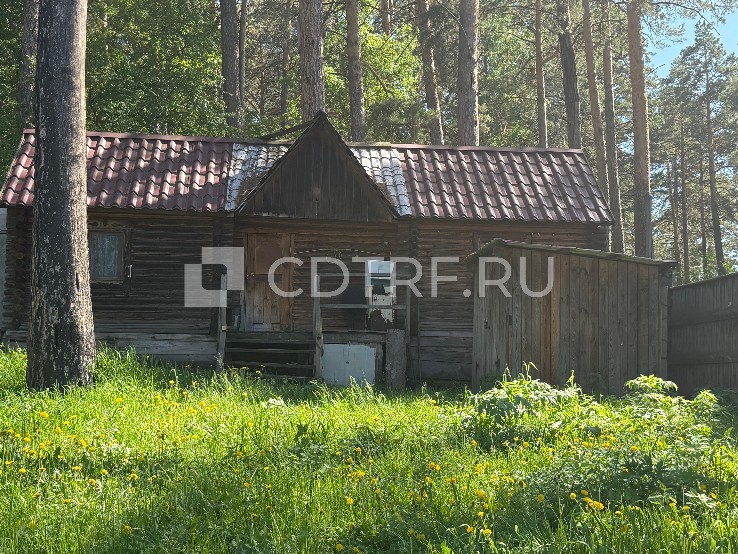 «Сооружение - гостевой домик (фундамент каменный, деревянный брус, крыша профлист, деревянное крыльцо) – 5 шт.; Сооружение - туалетный домик (деревянный каркас, крыша металлическая) – 8 шт.; Сооружение - недостроенный гостевой домик (фундамент бетон, сруб из деревянного бруса, крыша деревянная)- 1 шт.; Сооружение – баня (фундамент бетон, деревянный брус, крыша металлическая) – 2 шт.; Двухэтажное сооружение – столовая (фундамент каменный, деревянный брус, крыша металлическая, деревянная веранда,