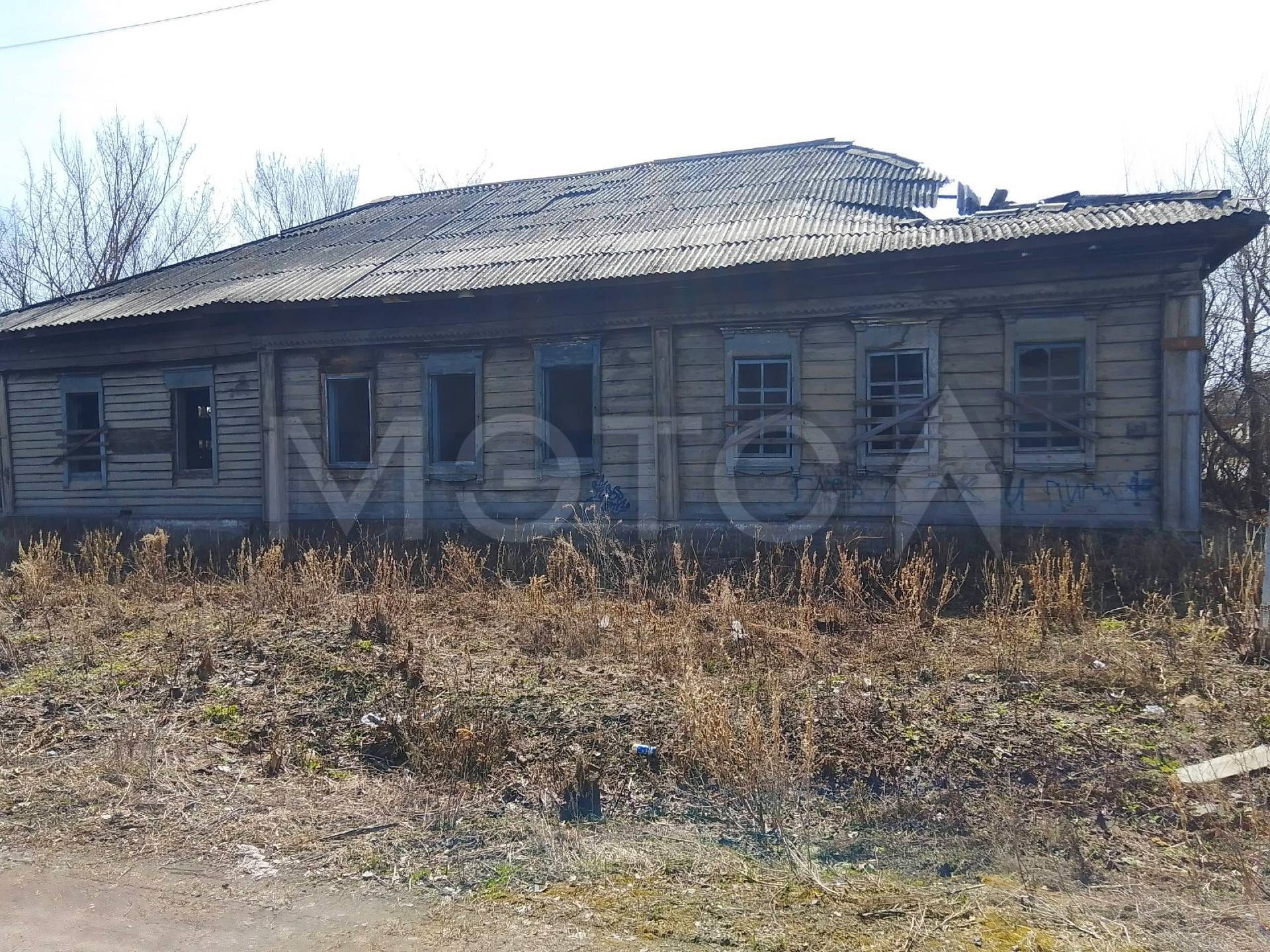 Земельный участок, площадь 587 +/- 17 кв.м., адрес (местонахождение): Красноярский край, Каратузский район, с. Каратузское, ул. Тельмана, 24, кадастровый (условный) номер: 24:19:0101009:8, Находится в долевой собственности, размер доли: &frac12;, и расположенное на нем Здание, площадь 188.3 кв.м., назначение: Нежилое, адрес (местонахождение): Красноярский край, Каратузский р-н, с. Каратузское, ул. Тельмана, д. 24, кадастровый (условный) номер: 24:19:0101009:715 Находится в долевой собственности,