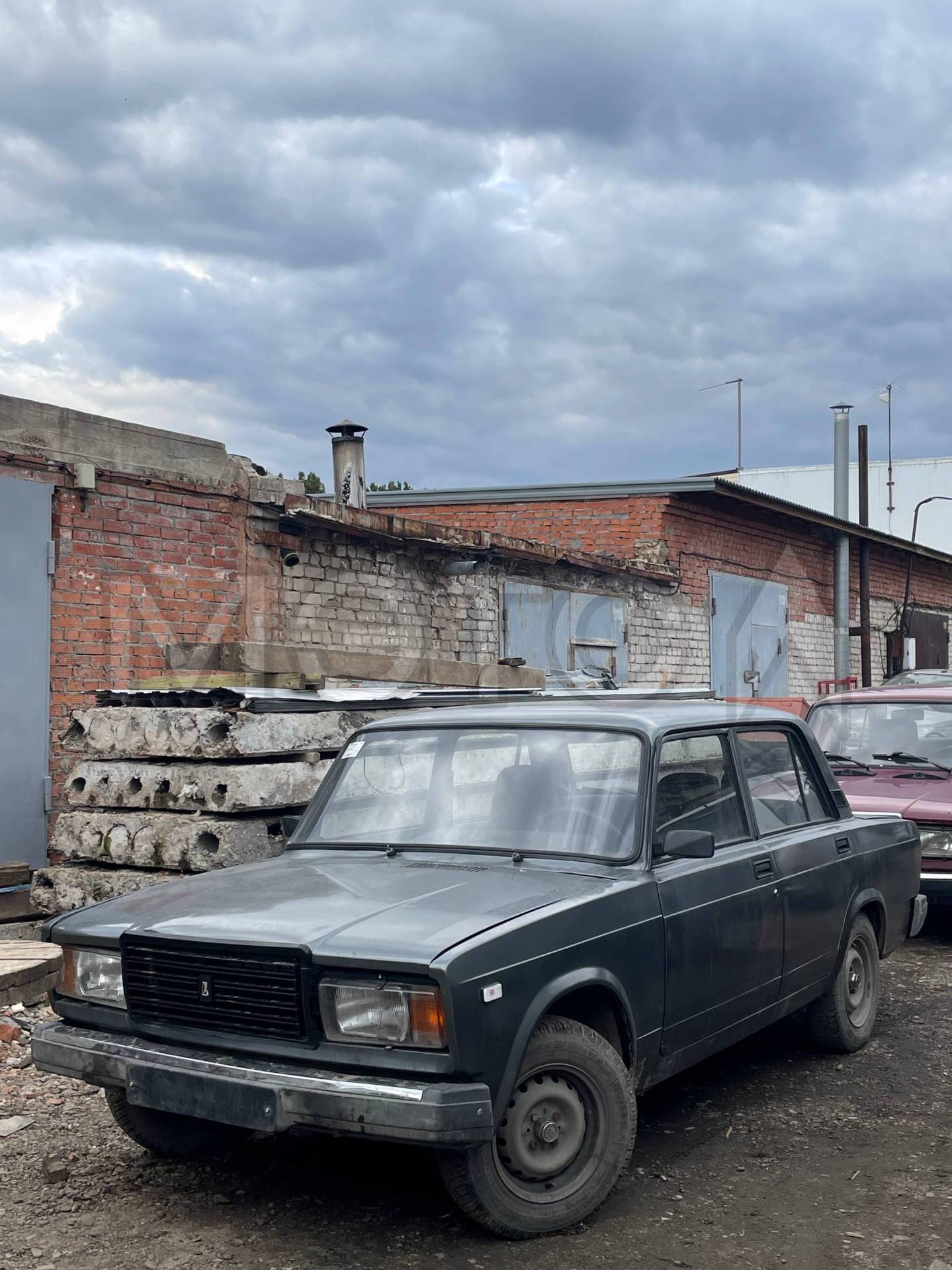 Легковой автомобиль, марка: Lada, модель: 210740, год изготовления: 2011, цвет: средний серо-зеленый металл, VIN: XTA210740B3103202, ПТС: 63НЕ615241, г/н: ТС Р916ТН70, тип двигателя: бензиновый, мощность двигателя, л. с. (кВт): 72,7, рабочий объем двигателя, куб. см: 1568, экологический класс: третий, разрешенная максимальная масса 1460 кг, масса без нагрузки 1060 кг.
Обращаю внимание, что неисправен генератор, отсутствует аккумулятор, неисправные подшипники, течет, радиатор охлаждения, неисправ