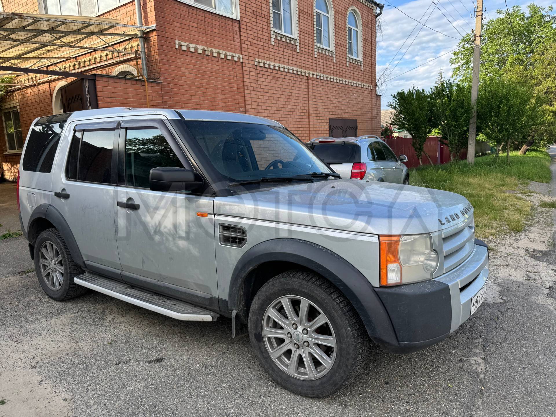 Легковой автомобиль, марка: Land Rover, модель: Discovery 3, год изготовления: 2007, цвет: Серый, тип двигателя: Дизельный, двигатель №: 276DT0259452, мощность двигателя, л. с. (кВт): 190 (140), рабочий объем двигателя, куб. см: 2720, разрешенная максимальная масса: 3180 кг, масса без нагрузки: 2504 кг, VIN: SALLAAA148A463785
Порядок ознакомления с имуществом должника:
Ознакомиться с порядком продажи имущества, получить дополнительную информацию об имуществе можно в рабочие дни с 10:00 до 18:00