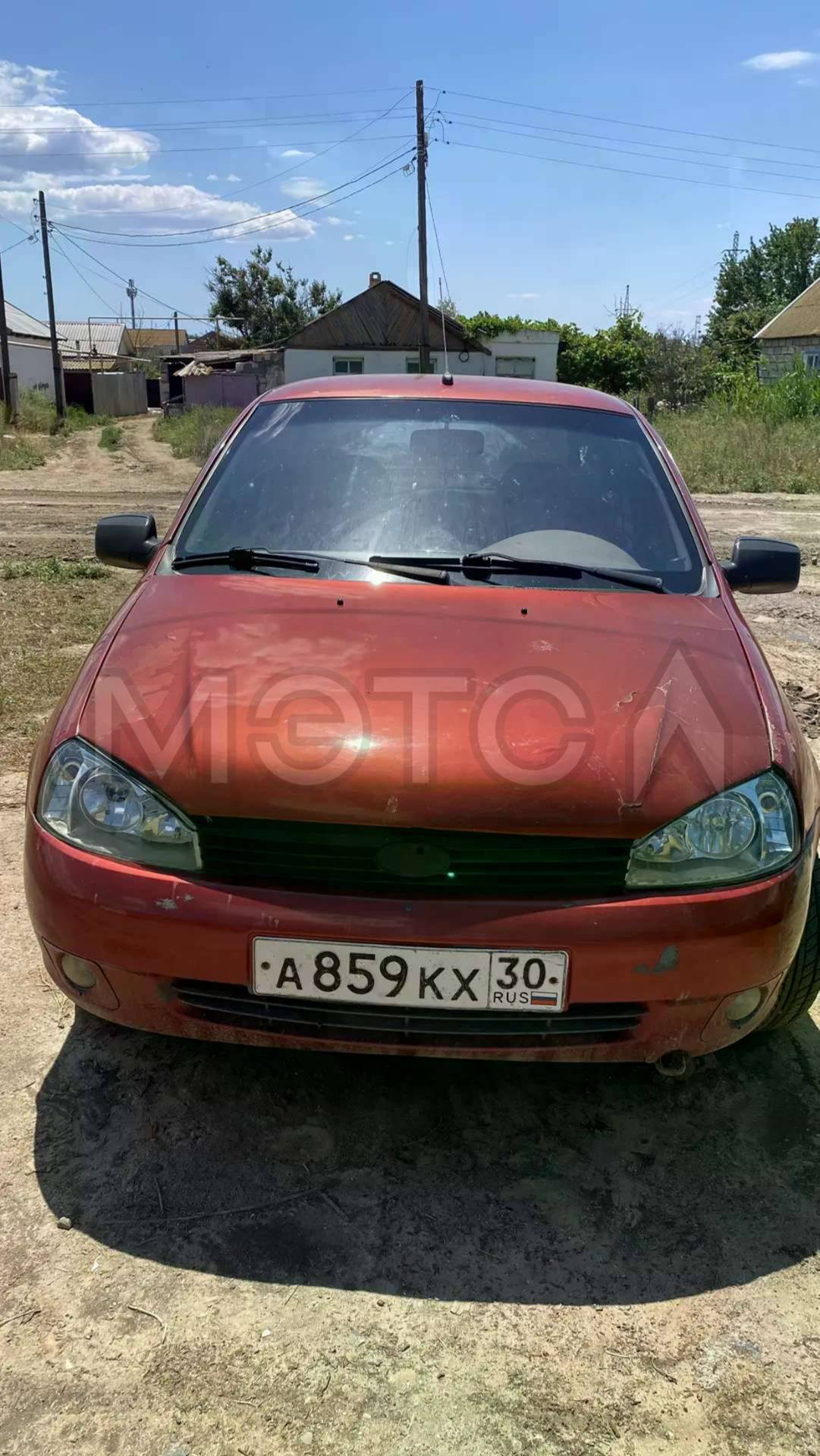 Легковой автомобиль, марка: ВАЗ, модель: 11183, год изготовления: 2005, VIN: XTA11183060008711, г/н: А859КХ30.
Двигатель расходует масло, бензобак имеет повреждения и течь топлива, коробка передач работает с посторонними звуками (хруст на первой и второй передачах), неисправен гидроусилитель руля, отсутствует кондиционер, аккумулятор разряжен, двигатель не держит обороты и требует постоянного подгазовывания для поддержания работы. Также не работает аудиосистема, оба задних колеса находятся в спу