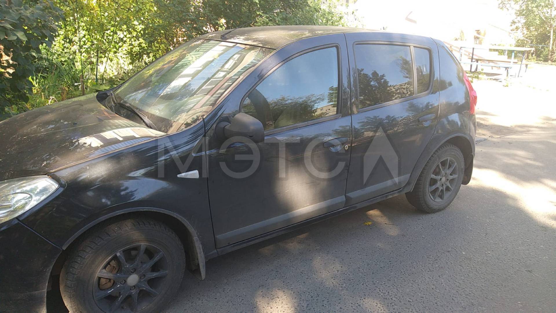 Автомобиль легковой, вид собственности - собственность, модель – Renault Sandero 2013 г.в., VIN: X7LBSRB1HDH629524.
Обращаю внимание, что на имущество зарегистрировано ограничение (обременение) права: находится в залоге у ПАО «БАНК ЗЕНИТ», а также имеются иные обременения.
Автомобиль имеет внешние признаки износа. На кузове присутствуют потертости, на передних и задних бамперах, а также на боковых дверях и крыльях
Обращаю внимание, что автомобиль находился в эксплуатации и является бывшим в упот